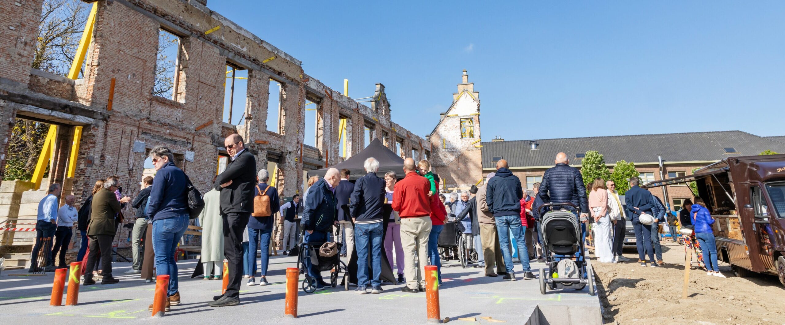 Eerste steenlegging Sint-Helenasite